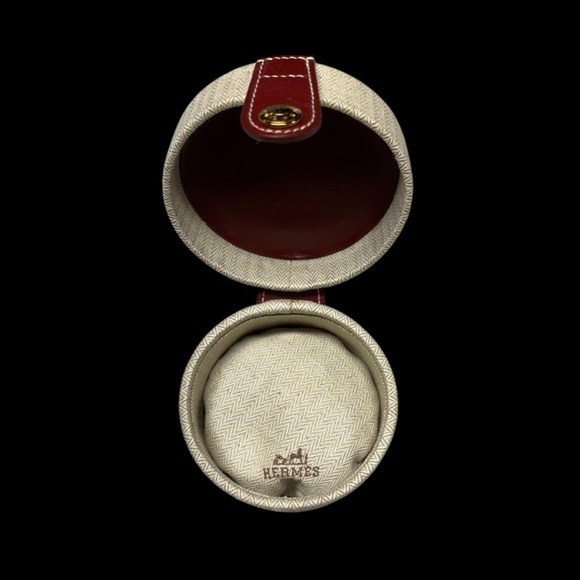 Vintage Hermès Round Jewelry / Watch / Accessory Box | Fabric & Leather - Picture 10 of 12